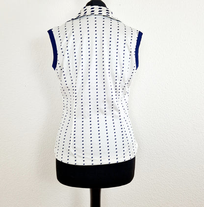Einzigartiges und nachhaltiges Vintage Top in weiss-dunkelblau mit Rhomben. Unique and sustainable vintage top in white-dark blue with rhombs. Back.