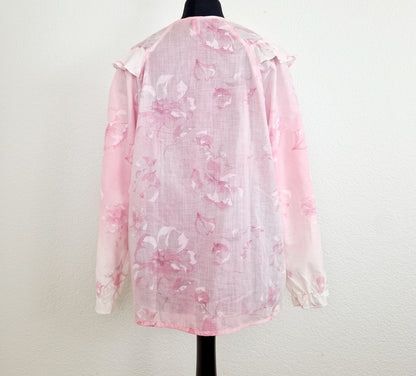 Einzigartige und nachhaltige Vintage Bluse in rosa-pink mit Blumen. Unique and sustainable vintage blouse in pink with flowers. Back.