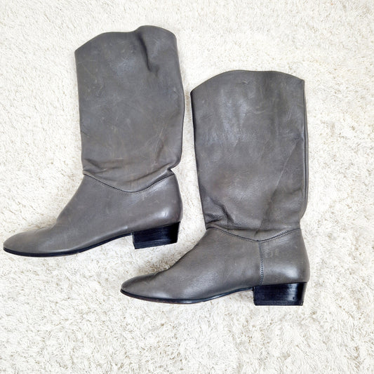 Einzigartige und nachhaltige Vintage Leder Boots in grau. Unique and sustainable vintage leather boots in grey. Side.