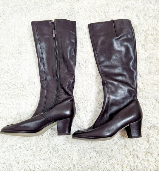 Einzigartige und nachhaltige Vintage Leder Stiefel in braun, gefüttert. Unique and sustainable vintage leather boots in brown, lined. Side.