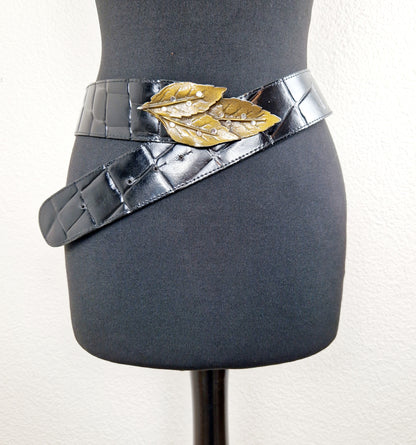 Einzigartiger und nachhaltiger Vintage Gürtel in schwarz mit Blatt. Unique and sustainable vintage belt in black with leave. Front.