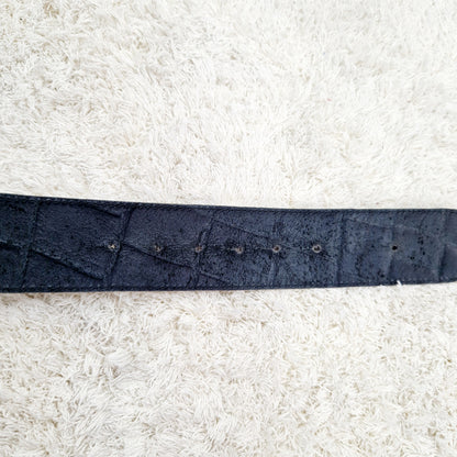Einzigartiger und nachhaltiger Vintage Gürtel in schwarz mit Blatt. Unique and sustainable vintage belt in black with leave. Holes.