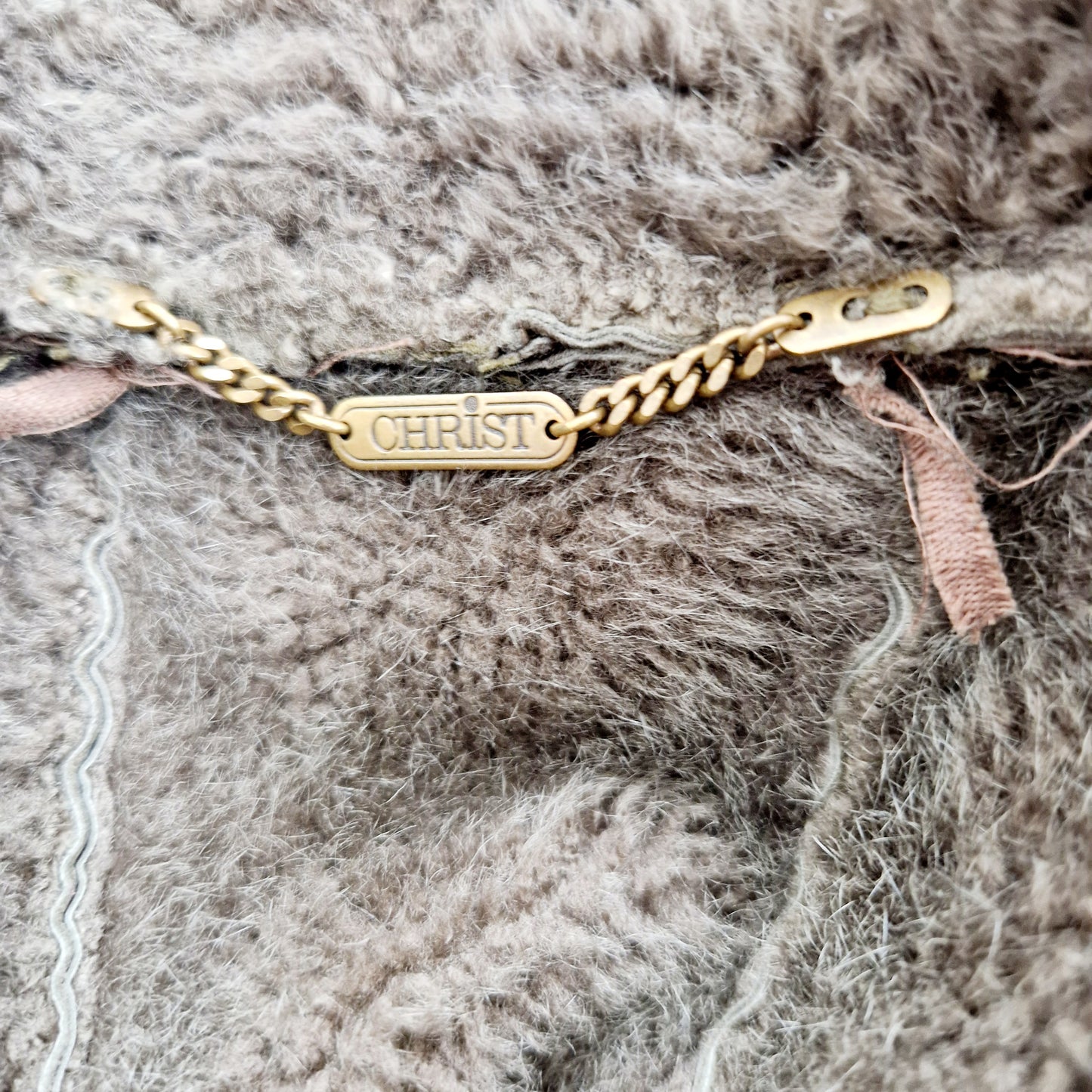 Einzigartiger und nachhaltiger Vintage Leder Mantel in khaki. Unique and sustainable vintage leather coat in khaki. Tag 1.