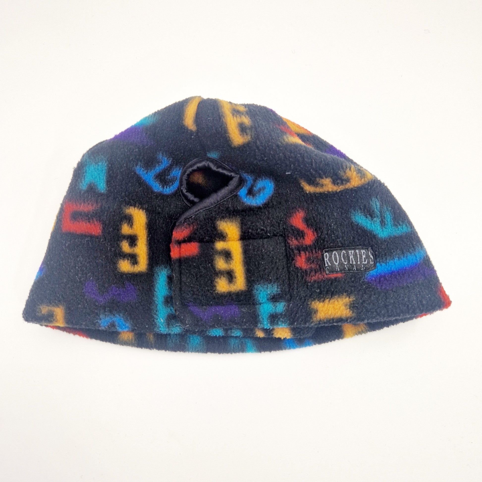 Einzigartiger und nachhaltiger Vintage Hut mit Farbklecksen. Unique and sustainable vintage hat with blur of color. Back.