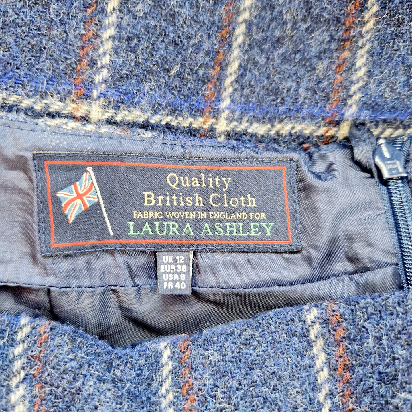 Einzigartiger und nachhaltiger Vintage Rock in blau-braun-hellgrau, kariert. Unique and sustainable vintage skirt in blue-brown-light grey, checked. Tag.