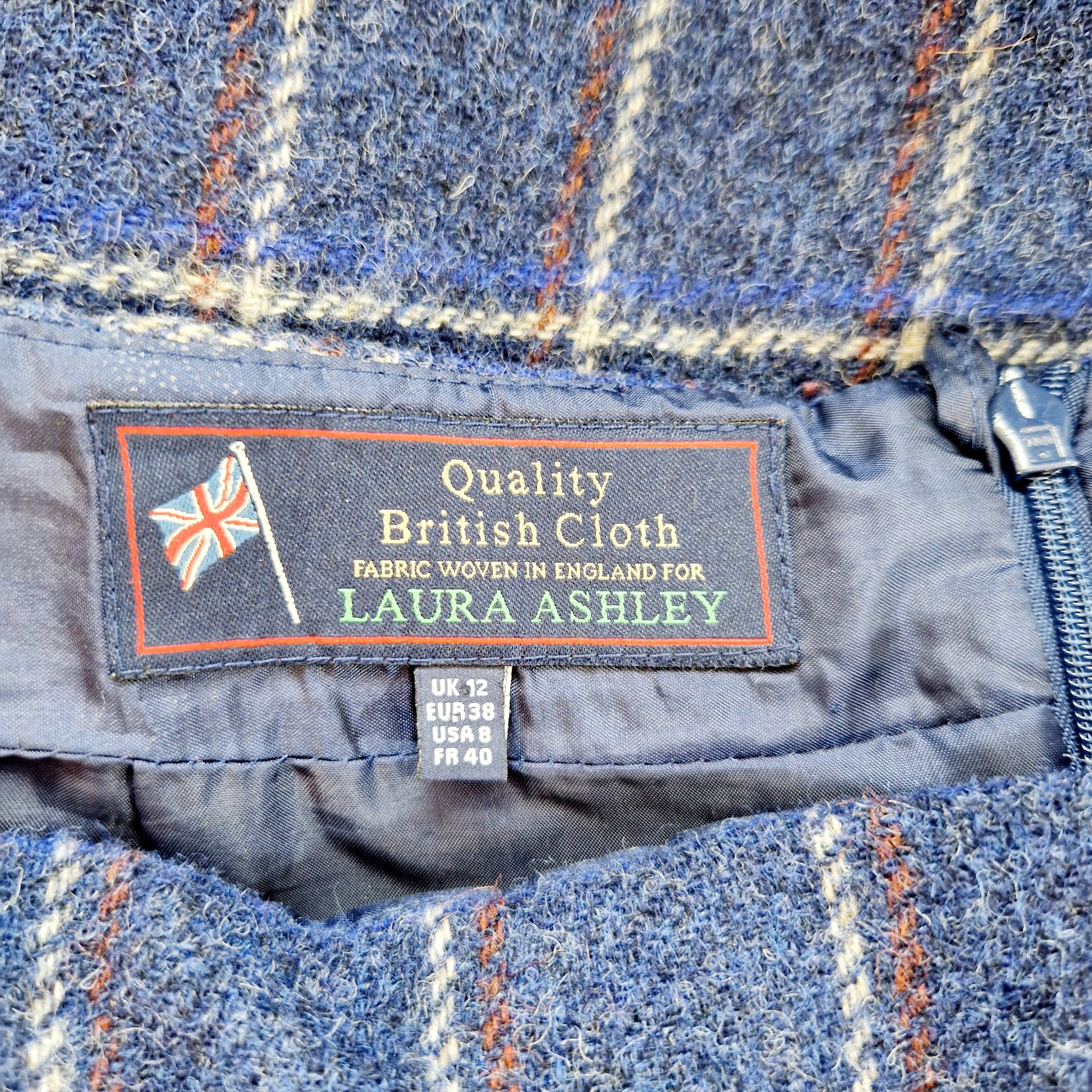 Einzigartiger und nachhaltiger Vintage Rock in blau-braun-hellgrau, kariert. Unique and sustainable vintage skirt in blue-brown-light grey, checked. Tag.