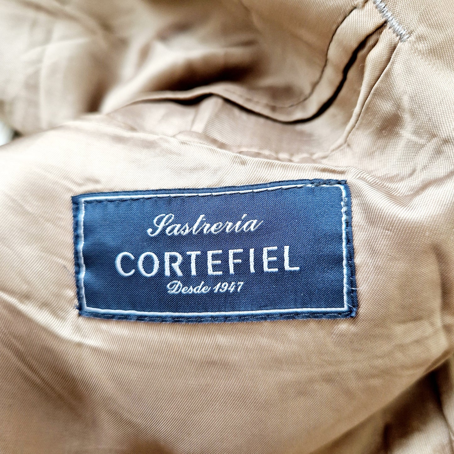 Einzigartiger und nachhaltiger Vintage Blazer in braun-blau, kariert. Unique and sustainable vintage blazer in brown-blue, checked. Tag.