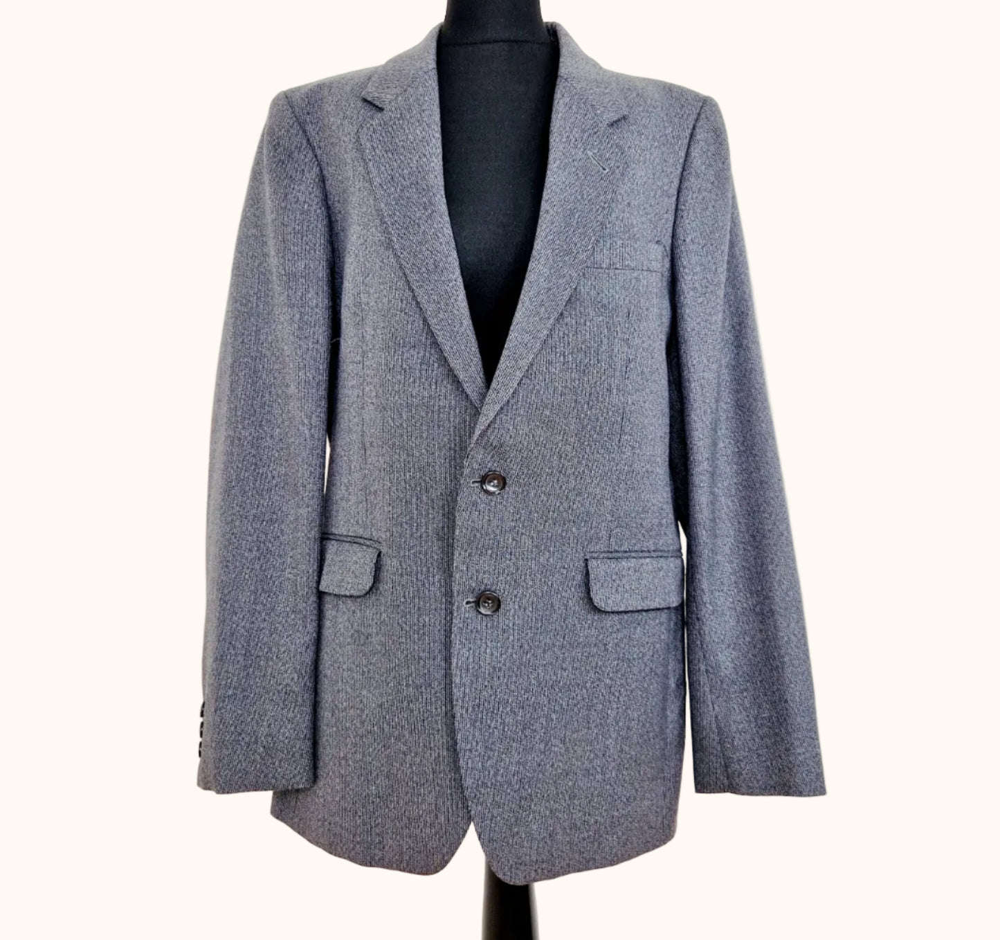 Einzigartiger und nachhaltiger, melierter Vintage Blazer in anthrazit-blau-rot. Front. 