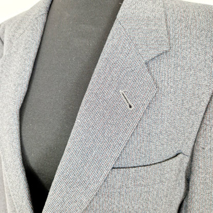 Einzigartiger und nachhaltiger, melierter Vintage Blazer in anthrazit-blau-rot. Close-up.