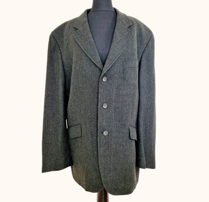 Einzigartiger und nachhaltiger Vintage Blazer in schwarz-oliv mit Fischgrätmuster. Front.
