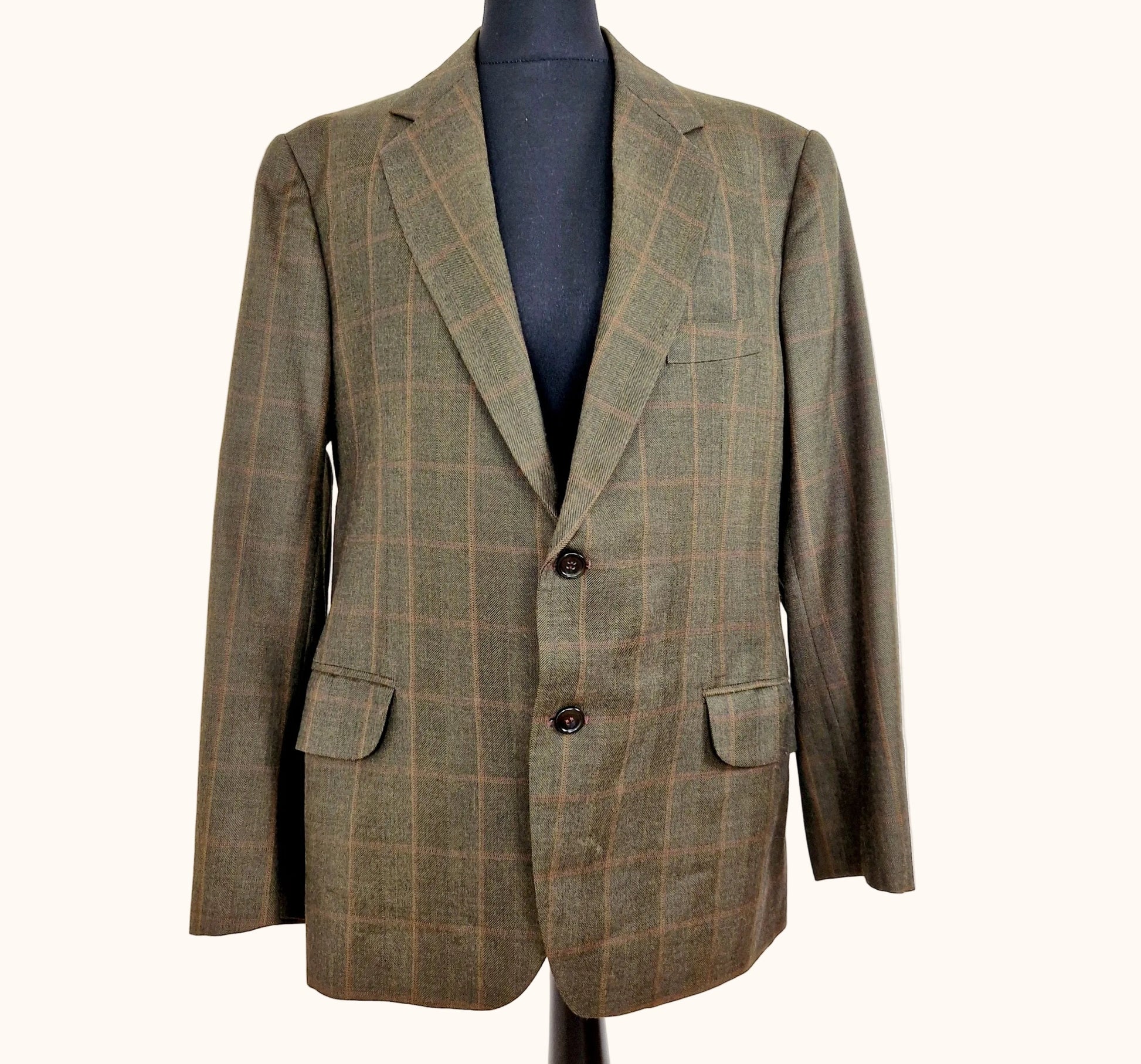 Einzigartiger und nachhaltiger, karierter Vintage Blazer in braun-rotbraun. Front.
