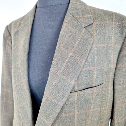 Einzigartiger und nachhaltiger, karierter Vintage Blazer in braun-rotbraun. Close-up.