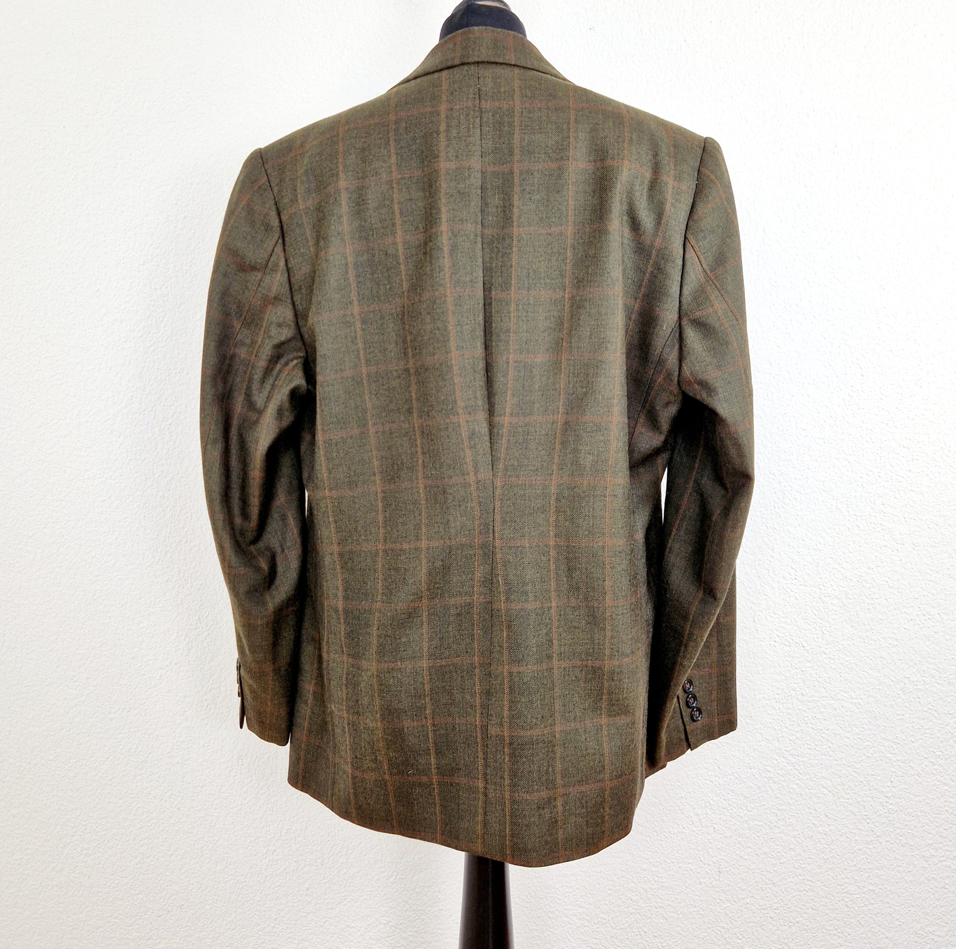 Einzigartiger und nachhaltiger, karierter Vintage Blazer in braun-rotbraun. Back.