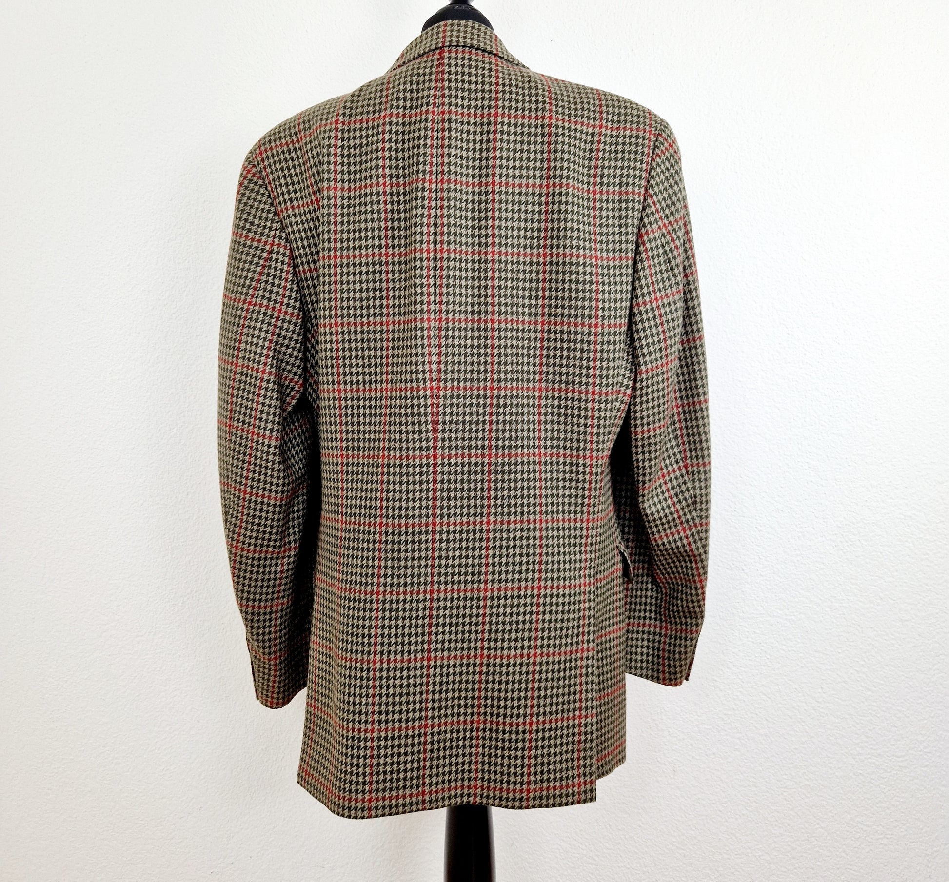 Einzigartiger und nachhaltiger Vintage Blazer in khaki-oliv-rot, Glencheck, kariert. Back.