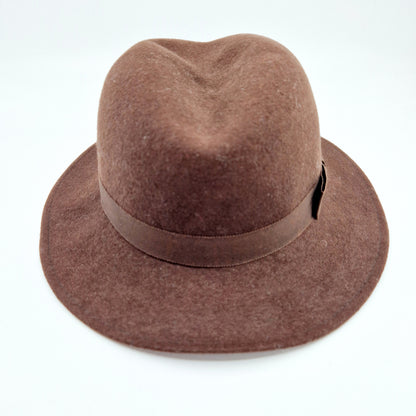 Einzigartiger und nachhaltiger Vintage Hut in braun. Unique and sustainable vintage hat in brown. Front 2.