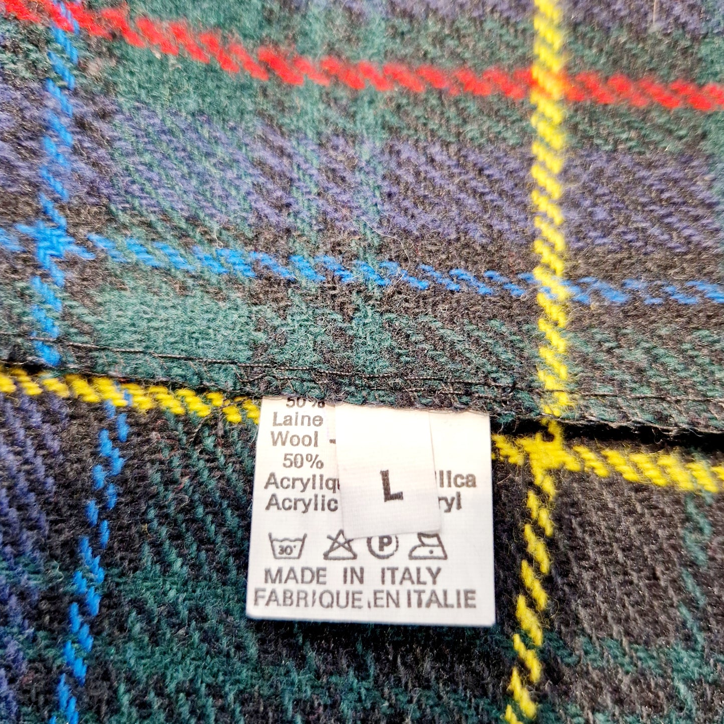 Einzigartiger und nachhaltiger Vintage Wickelrock in grün-blau-rot, kariert. Unique and sustainable vintage wrap skirt in green-blue-red, checked. Tag.