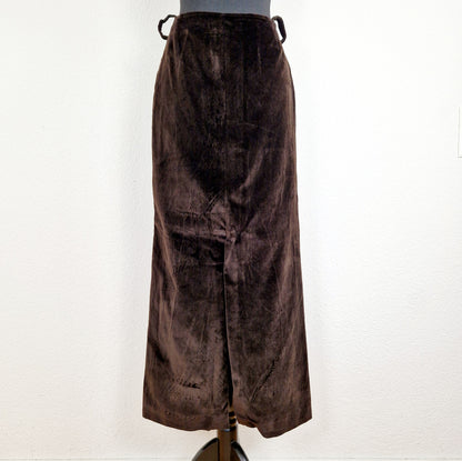 Einzigartiger und nachhaltiger Vintage Rock in braun, Samt. Unique and sustainable vintage skirt in brown, velvet. Front. 