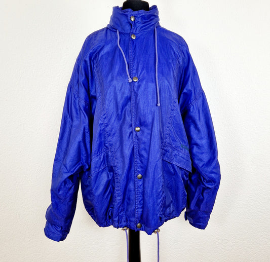 Einzigartige und nachhaltige Vintage Jacke in violett von Schöffel. Unique and sustainable vintage jacket in purple from Schöffel. Front.