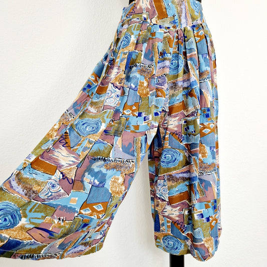 Einzigartige und nachhaltige Vintage Culotte in lila-blau-beige. Unique and sustainable vintage pair of culottes in purple-blue-beige. Close-up.