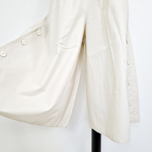 Einzigartige und nachhaltige Vintage Culotte in hellbeige. Unique and sustainable vintage pair uf culottes in light beige. Close-up 3.
