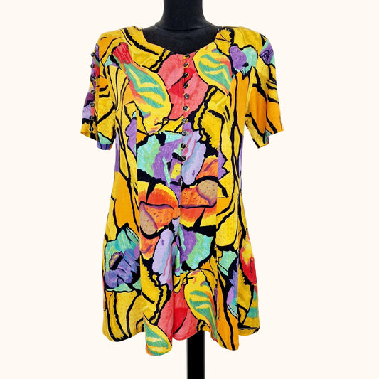 Einzigartiger und nachhaltiger Vintage Playsuit in orange-rot-violett mit Blumen. Front.