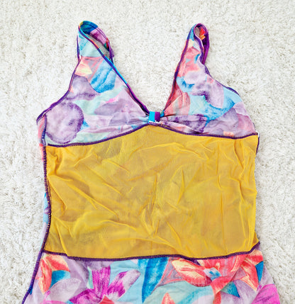 Einzigartiger und nachhaltiger Vintage Badeanzug in violett-grün-türkis mit Blumen. Unique and sustainable vintage swimsuit in purple-green-turquois with flowers. Inside out.