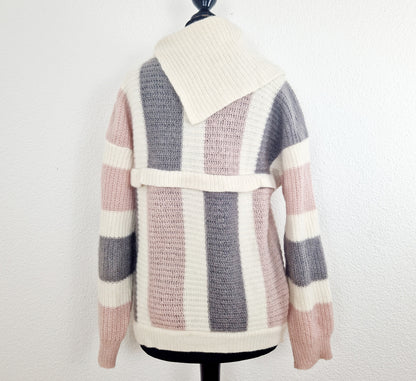 Einzigartiger und nachhaltiger Vintage Pullover in weiss-rosa-grau. Unique and sustainable vintage pullover in white-pink-grey. Back.