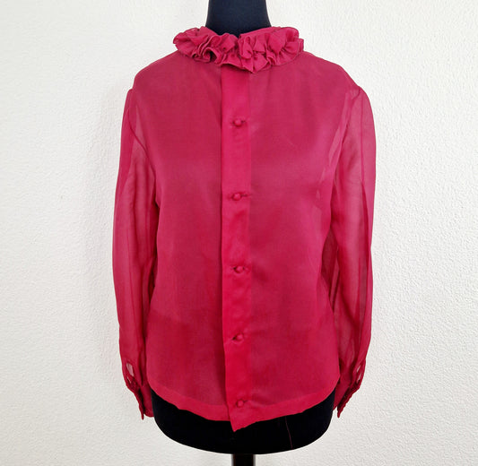 Einzigartige und nachhaltige Vintage Bluse in weinrot mit Rüschen. Unique and sustainable vintage blouse in wine red with ruching. Front.