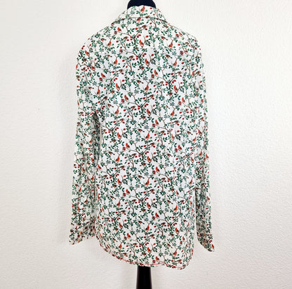 Einzigartige und nachhaltige Vintage Bluse in weiss-grün-rot mit  Vögeln. Unique and sustainable vintage blouse in white-green-red with birds. Back.