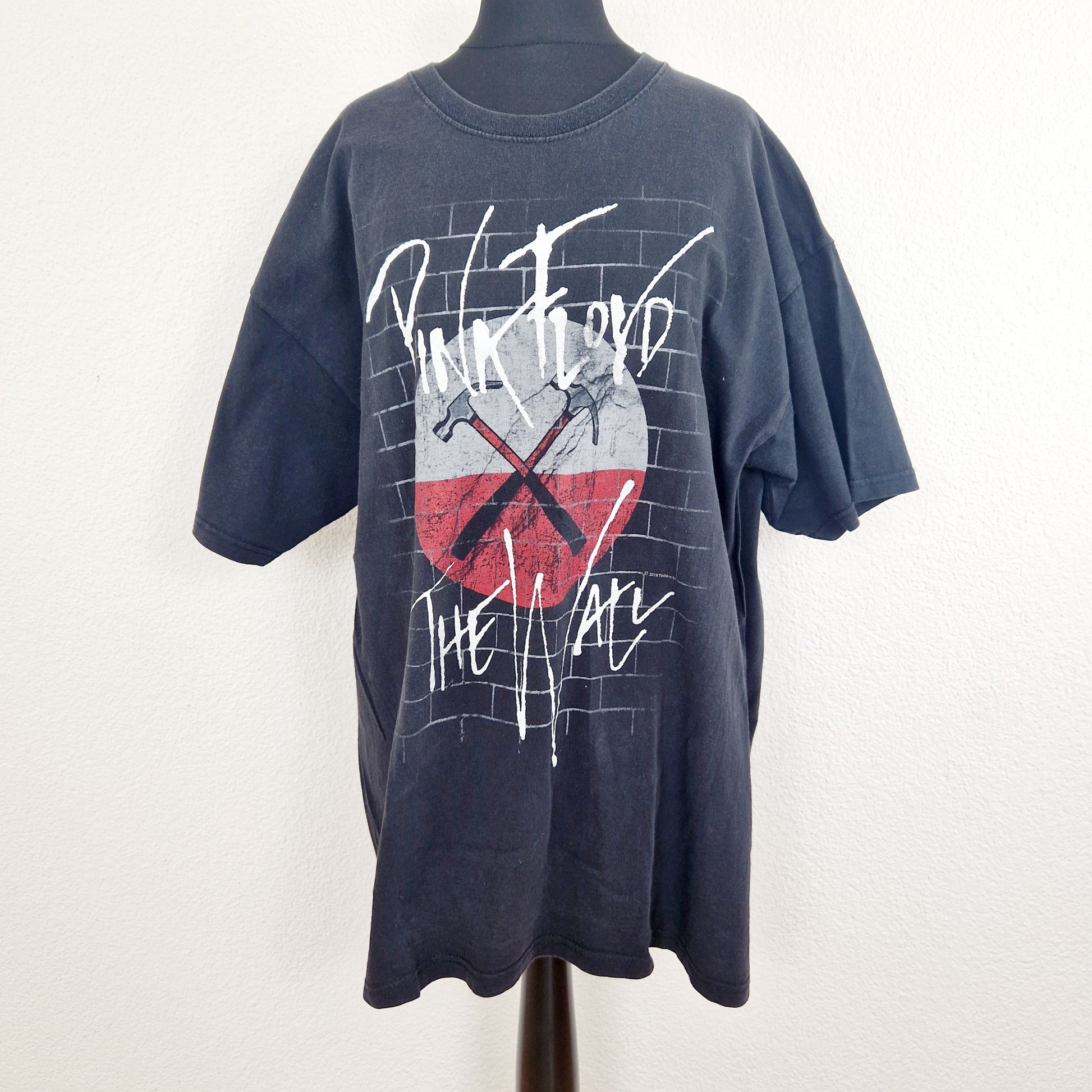 Einzigartiges und nachhaltiges Vintage T-Shirt Pink Floyd, The Wall. Unique and sustainable vintage t-shirt Pink Floyd, The Wall. Front. 