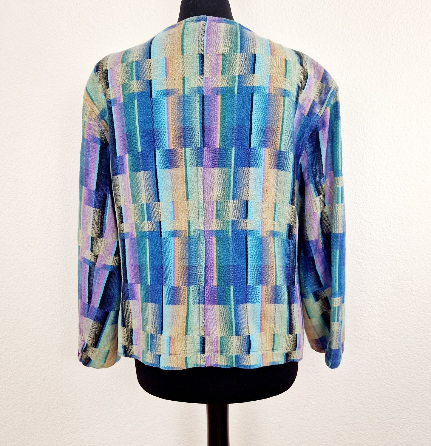 Einzigartiger und nachhaltiger Vintage Blazer in türkis-blau-lila, geometrisch. Back.