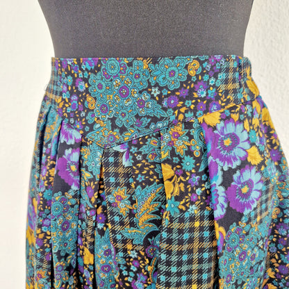 Einzigartiger und nachhaltiger Vintage Rock, petrol-violett-ocker, Blumen, M. Close-up.