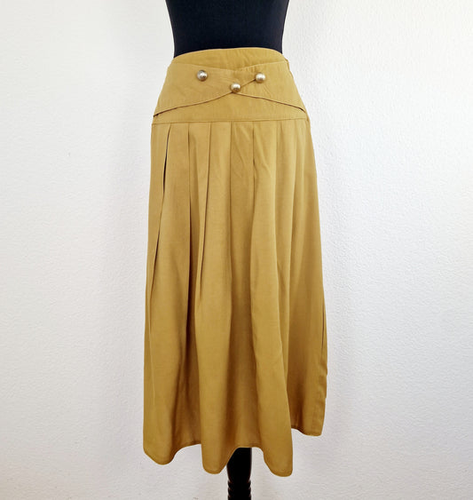 Einzigartiger und nachhaltiger Vintage Rock in senfgelb. Unique and sustainable vintage skirt in mustard yellow. Front.