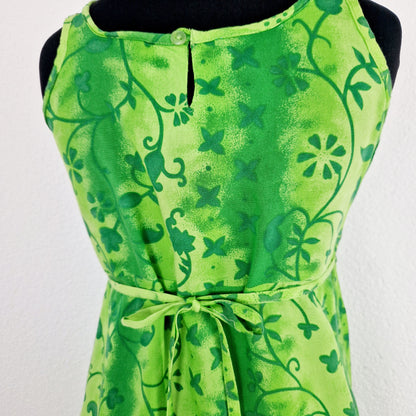 Einzigartiges und nachhaltiges Vintage Kleid, Träger, in grün-hellgrün, mit Blumen. Unique and sustainable vintage dress, strapes, in green-light-green, with flowers. Close-up 2.