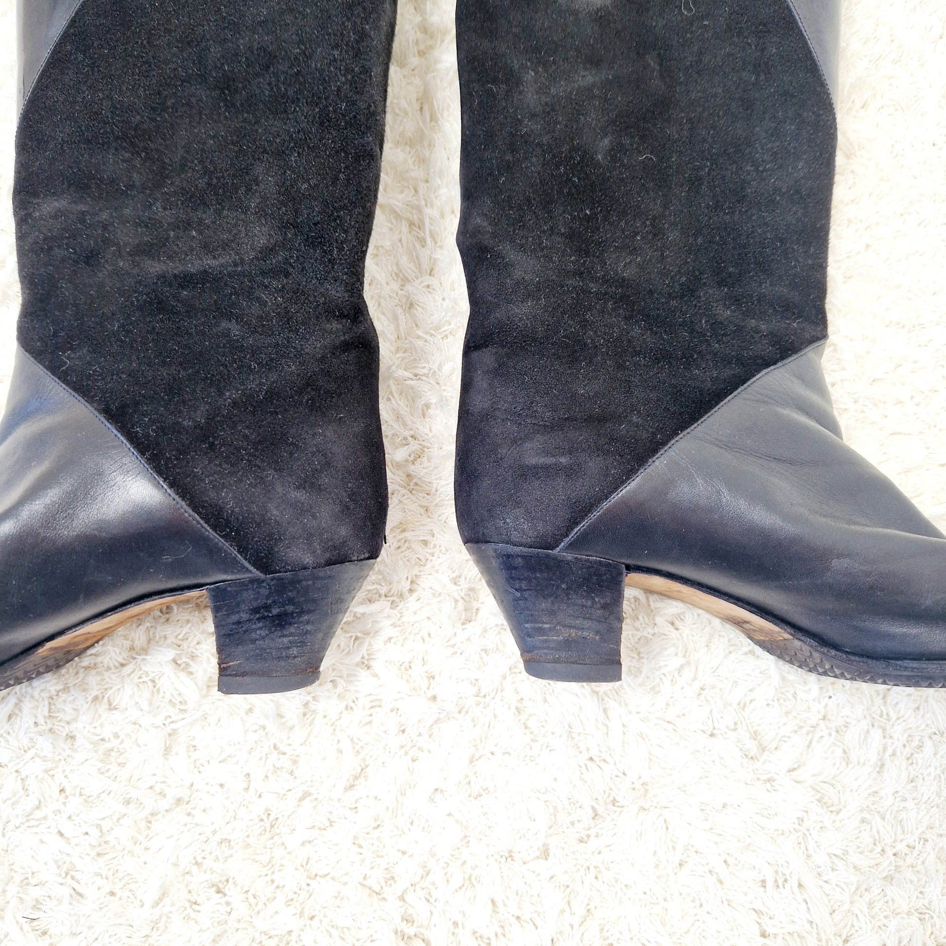 Einzigartige und nachhaltige Vintage Stiefel in schwarz und Leder. Unique and sustainable vintage boots in black and leather. Heels.