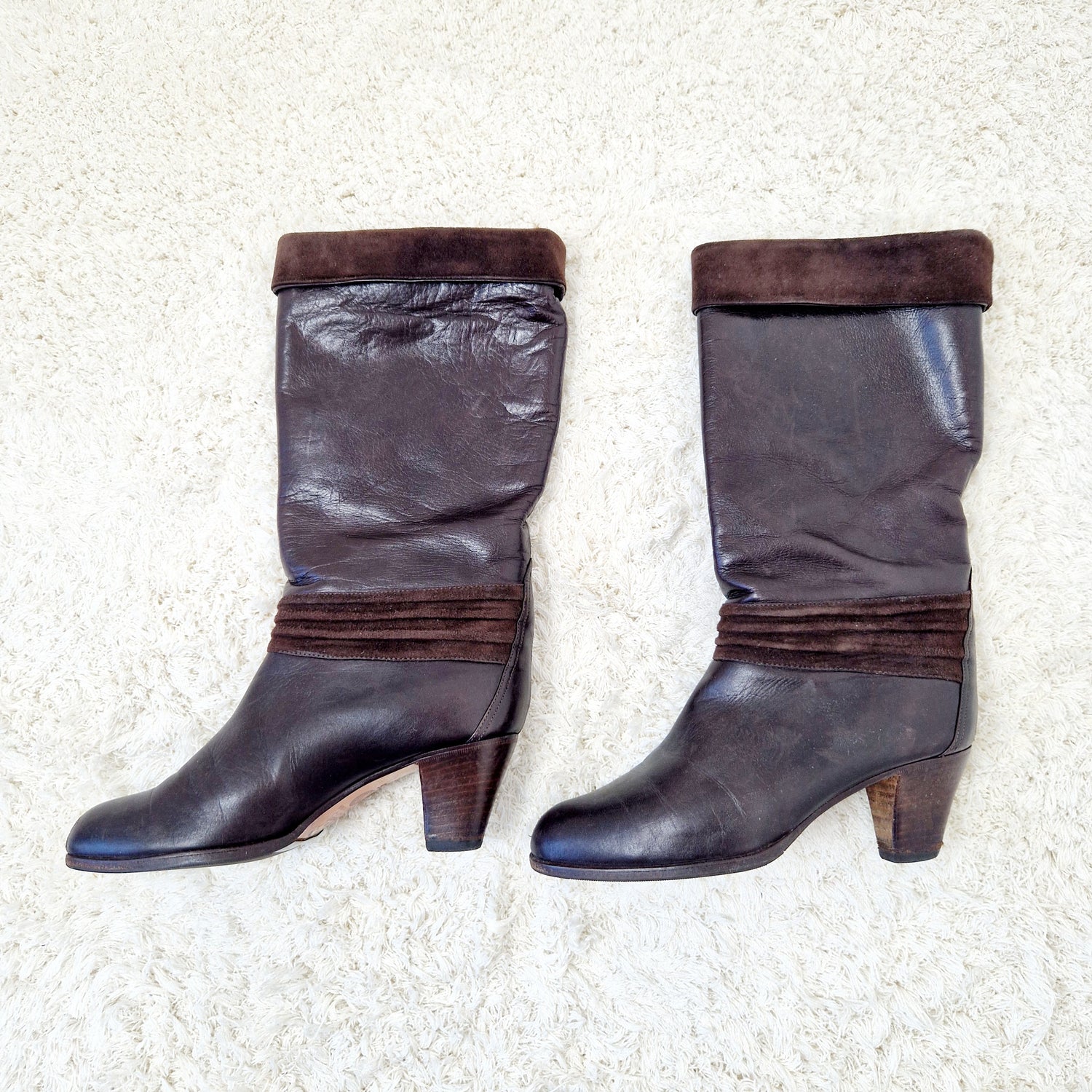 Einzigartige und nachhaltige Vintage Stiefel in braun. Unique and sustainable vintage boots in brown. Side.