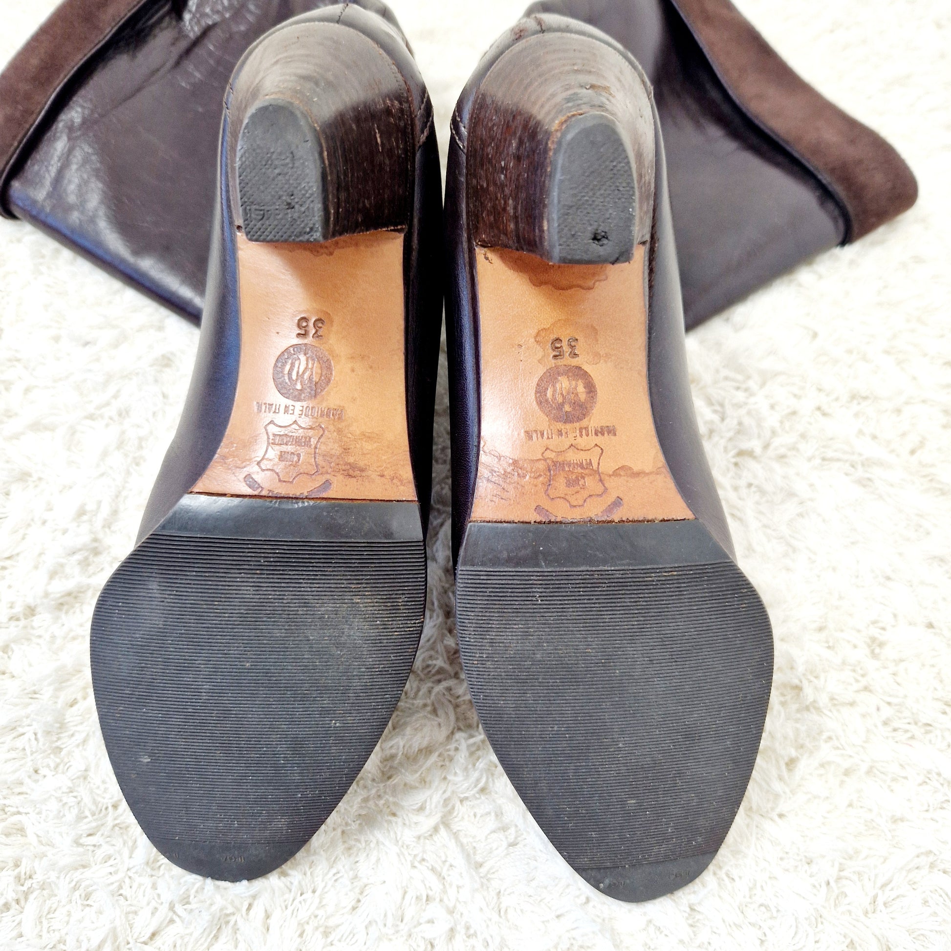 Einzigartige und nachhaltige Vintage Stiefel in braun. Unique and sustainable vintage boots in brown. Soles.