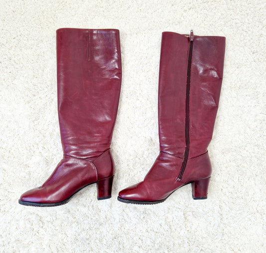 Einzigartige und nachhaltige Vintage Stiefel in bordeaux und Leder. Unique and sustainable vintage boots in bordeaux and leather. Side.