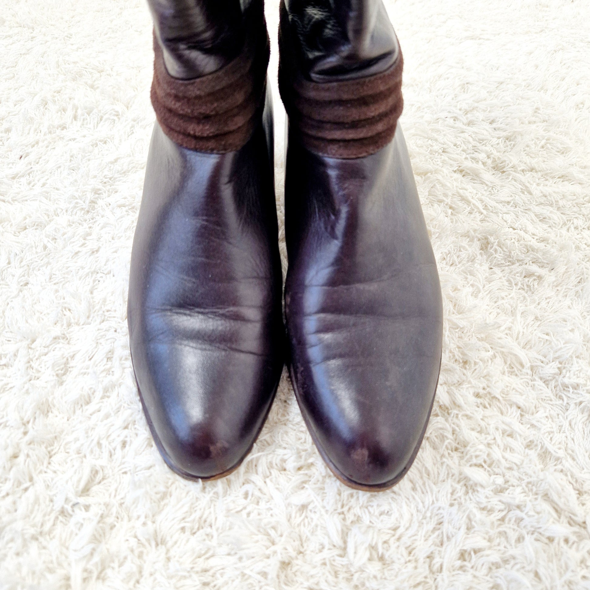 Einzigartige und nachhaltige Vintage Stiefel in braun. Unique and sustainable vintage boots in brown. Front.