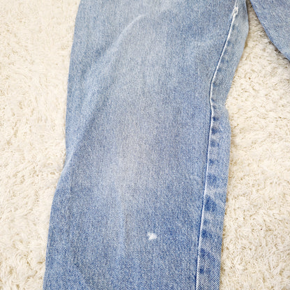 Einzigartige und nachhaltige Vintage Jeans, mittelblau, mit Blumenstickereien. Imperfection.