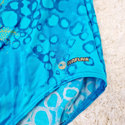 Einzigartiger und nachhaltiger Vintage Badeanzug in türkis mit Seepferdchen. Tag.