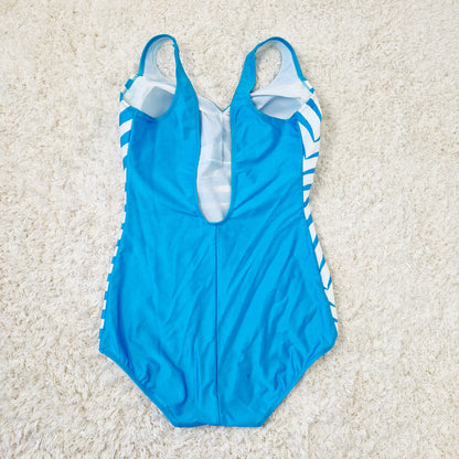 Einzigartiger und nachhaltiger Vintage Badeanzug in türkis-weiss mit Streifen. Unique and sustainable vintage swimsuit in turqouis-white with stripes. Back.