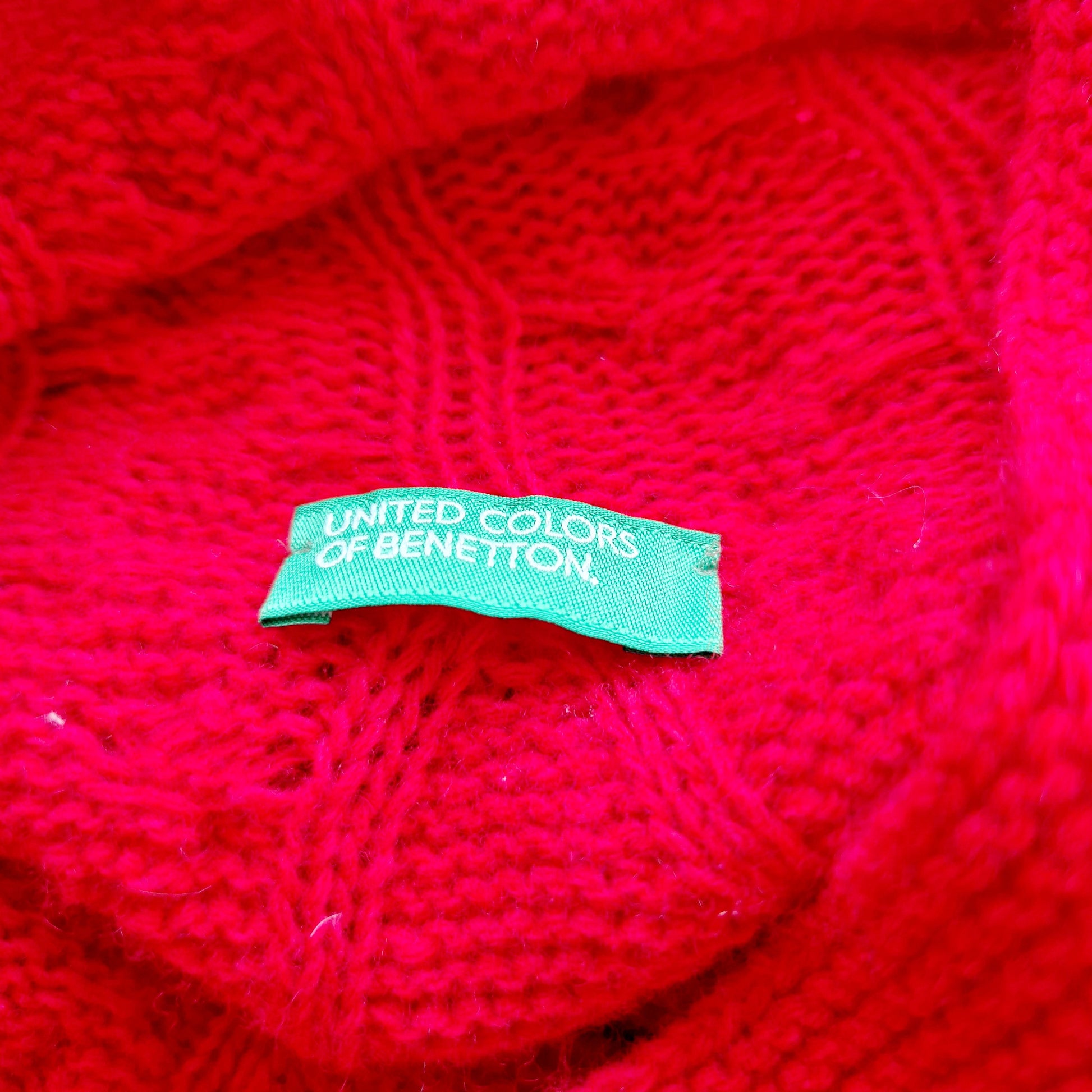 Einzigartiges und nachhaltiges Vintage Cape in rot. Unique and sustainable vintage cape in red. Tag.