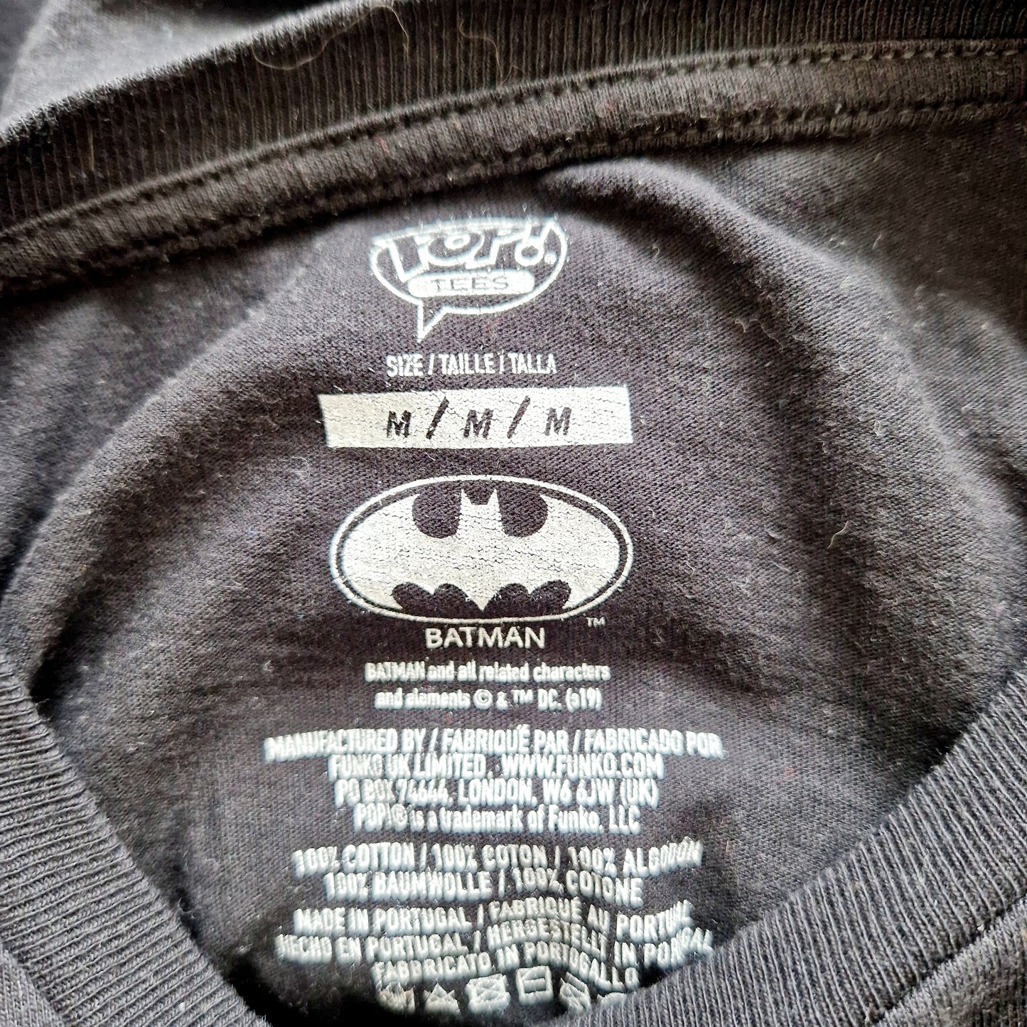 Einzigartiges und nachhaltiges Vintage T-Shirt in schwarz-rot-weiss mit Harley Quinn. Tag.
