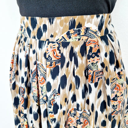 Einzigartiger und nachhaltiger Vintage Hosenrock mit Leo-Muster. Unique and sustainable vintage culottes with  leo pattern. Close-up 2.