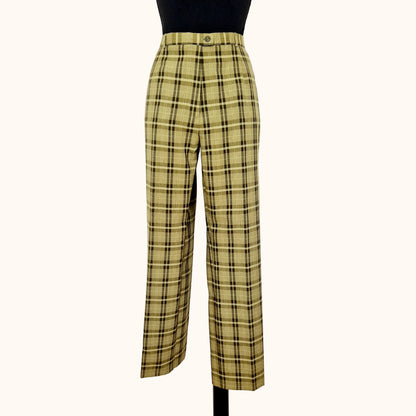 Einzigartige und nachhaltige Vintage Hose in senfgelb-olivgrün-schwarz, kariert. Unique and sustainable vintage trousers in mustard yellow-olive green-black, checked. Front.