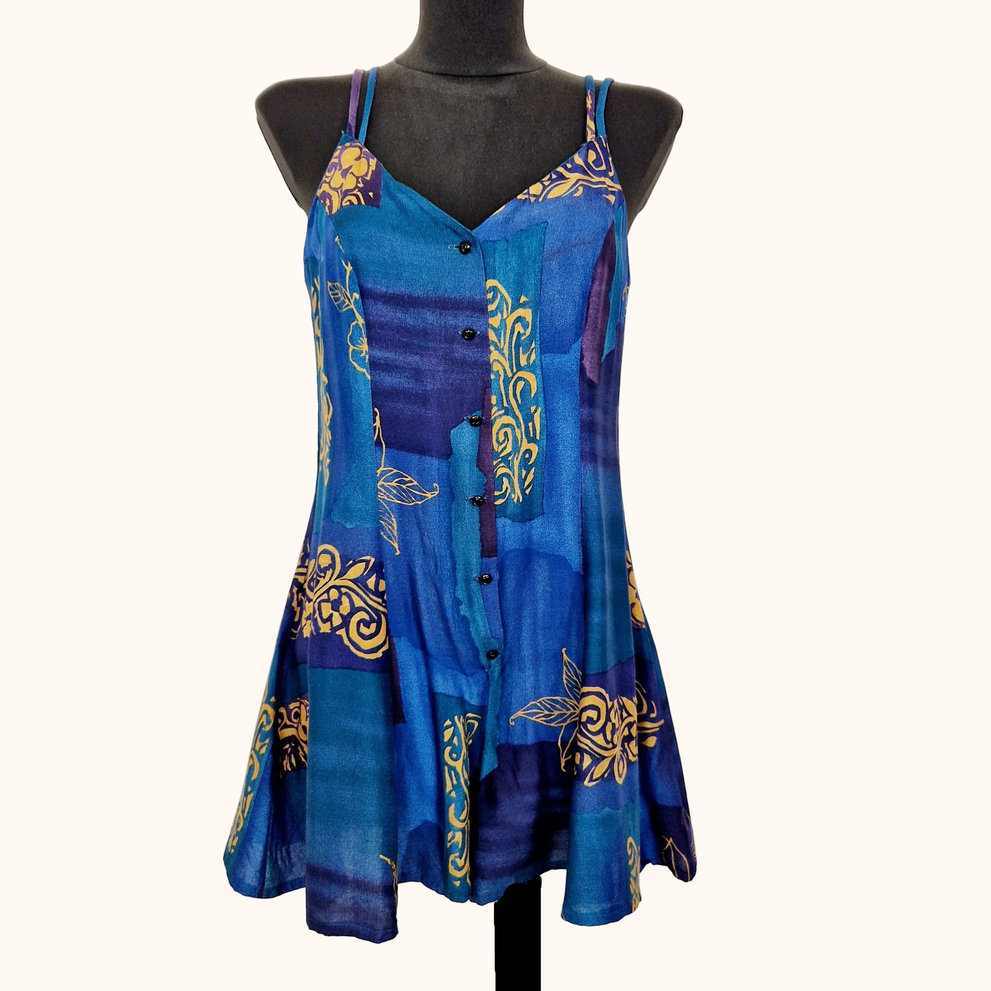 Einzigartiger und nachhaltiger Vintage Playsuit in blau-senfgelb-petrol mit Blumen. Front.