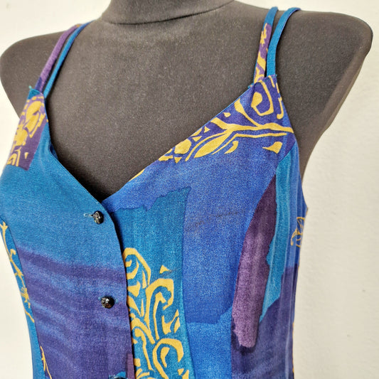 Einzigartiger und nachhaltiger Vintage Playsuit in blau-senfgelb-petrol mit Blumen. Close-up.