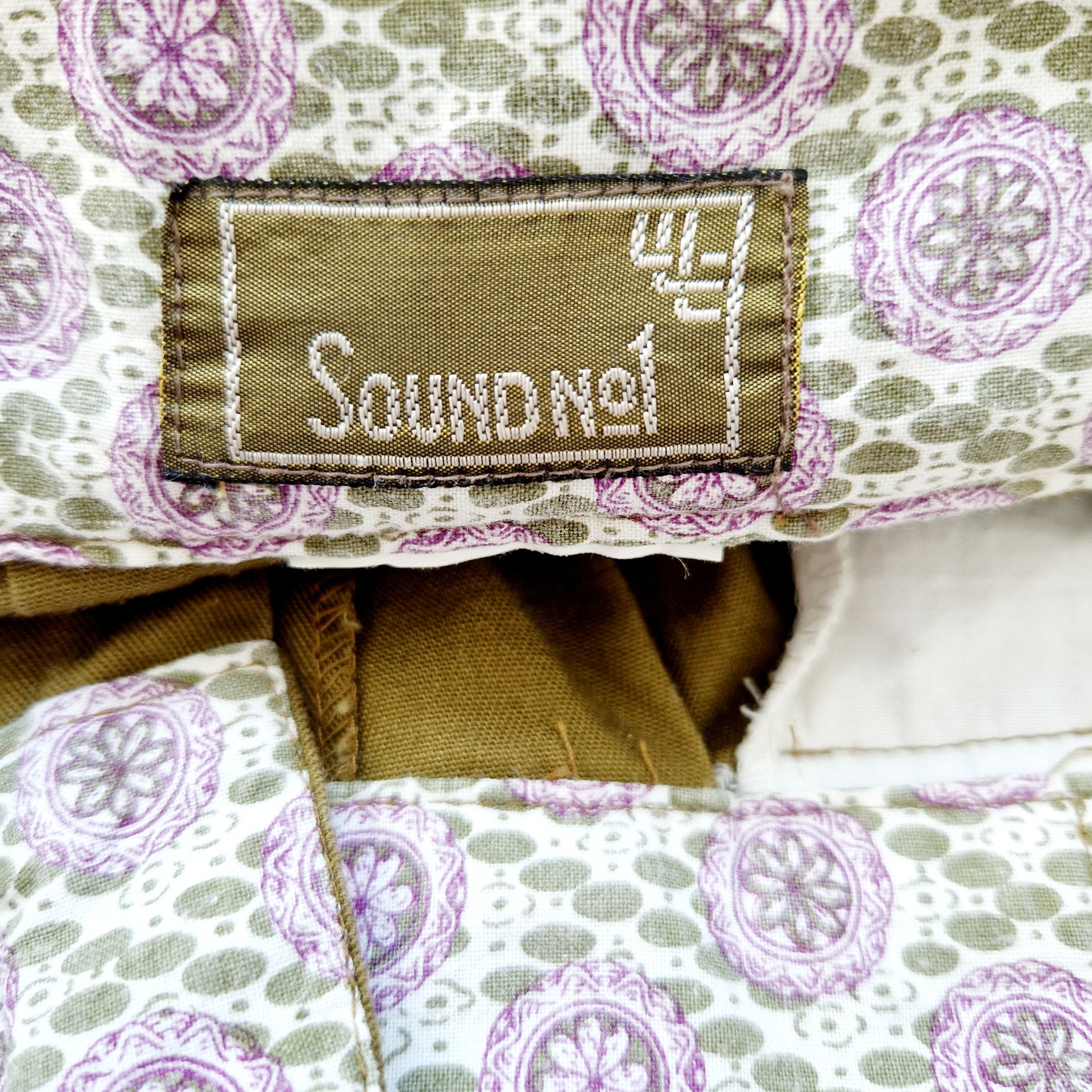 Einzigartiger und nachhaltiger Vintage Hosenrock in khaki. Unique and sustainable vintage culottes in khaki. Tag.