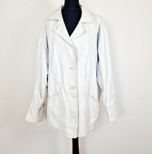 Einigartige und nachhaltige Vintage Jacke in weiss und Leder. Unique and sustainable vintage jacket in white and leather. Front.